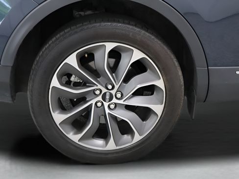 Used 2023 Lincoln Nautilus Reserve AWD/4WD image 38
