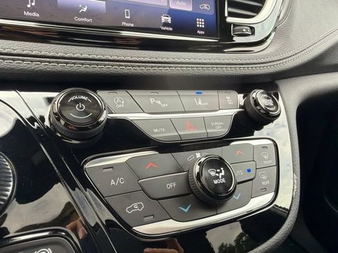 Used 2026 Chrysler Pacifica Select AWD/4WD image 30