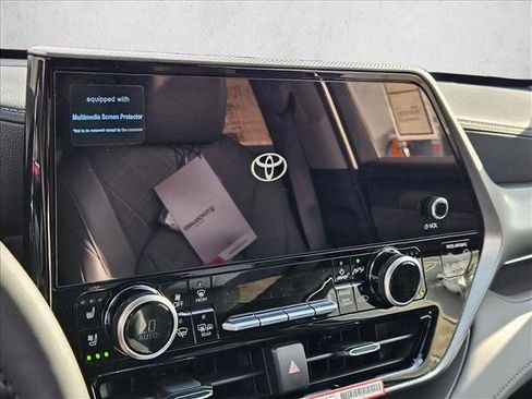 New 2026 Toyota Highlander Platinum AWD/4WD image 12