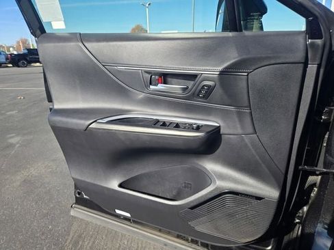 Certified 2022 Toyota Venza Limited image 21