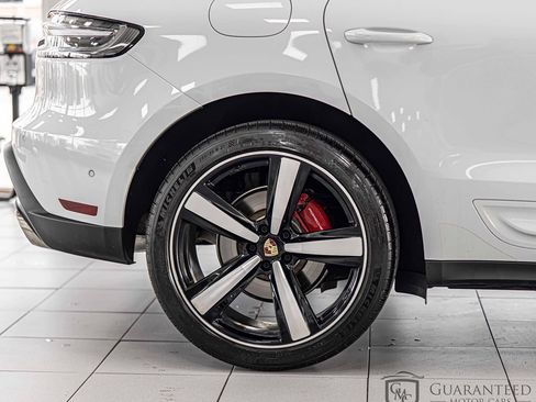 Used 2024 Porsche Macan S AWD/4WD image 10