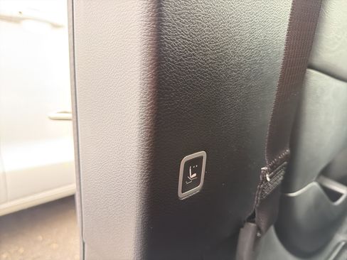 New 2026 Chrysler Pacifica Select AWD/4WD image 23