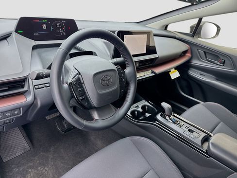 Used 2025 Toyota Prius Plug-In Hybrid FWD image 7