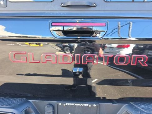 Used 2022 Jeep Gladiator Overland image 29