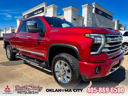 Used 2024 Chevrolet Silverado 2500 High Country w/ Technology Package AWD/4WD image 1