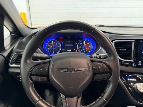 Used 2018 Chrysler Pacifica Touring-L w/ Premium Audio Group FWD image 14