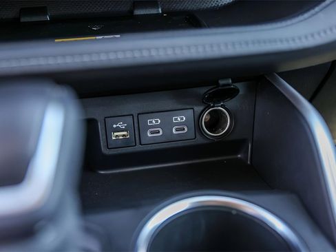 Used 2023 Toyota Highlander XLE image 22