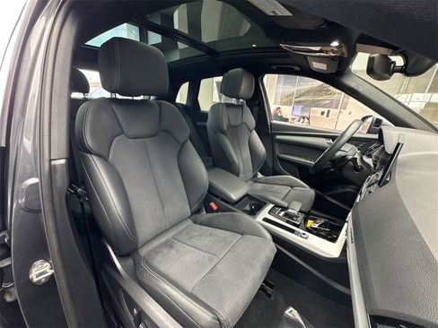 Certified 2024 Audi Q5 e Premium Plus image 27