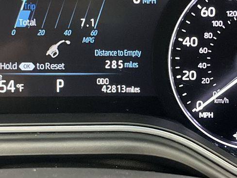 Used 2020 Toyota Avalon Limited image 16