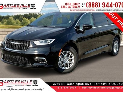 New 2026 Chrysler Pacifica Select