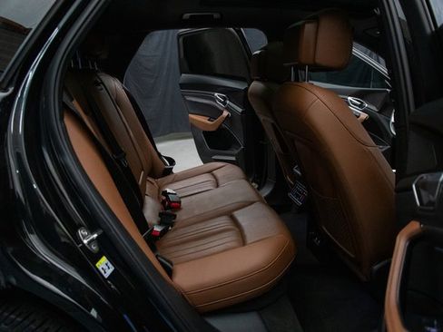 Used 2022 Audi e-tron Premium Plus w/ Premium Plus Package image 18