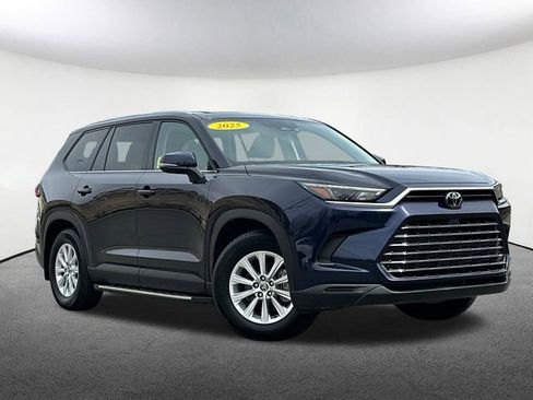 Used 2025 Toyota Grand Highlander AWD image 2