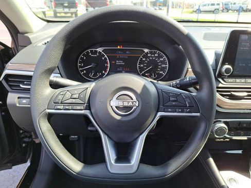 Used 2023 Nissan Altima 2.5 SV FWD image 23