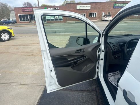 Used 2020 Ford Transit Connect XL image 13