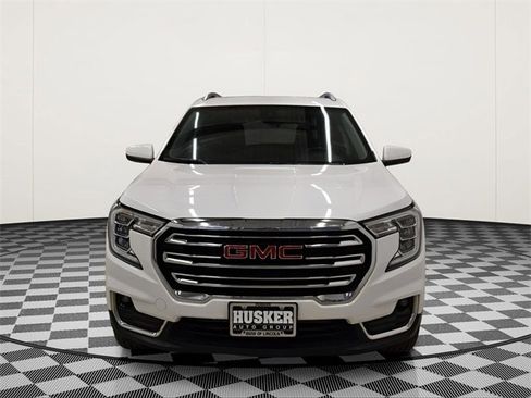 Used 2024 GMC Terrain SLT image 3