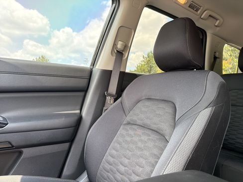 Used 2025 Nissan Pathfinder S AWD/4WD image 23