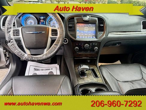 Used 2014 Chrysler 300 C RWD image 9