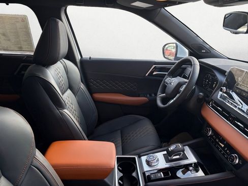 New 2025 Mitsubishi Outlander SEL image 11
