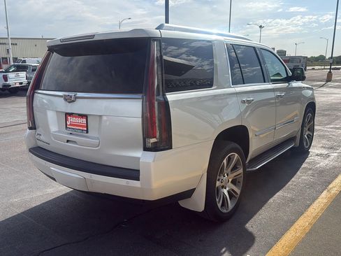 Used 2015 Cadillac Escalade Luxury AWD/4WD image 7