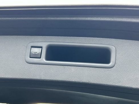 Used 2021 Toyota Highlander XLE image 14