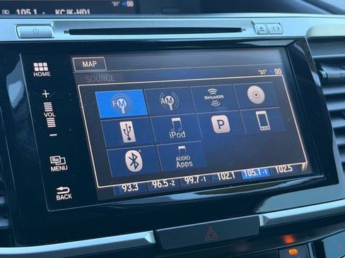 Used 2016 Honda Accord Touring image 32