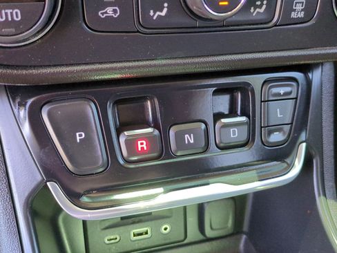 Used 2021 GMC Terrain SLT w/ LPO, Cargo Package FWD image 25