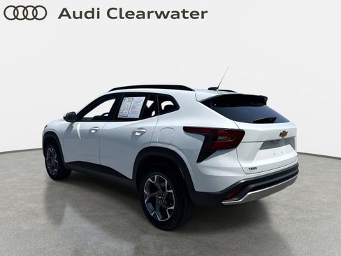 Used 2024 Chevrolet Trax LT w/ Driver Confidence Package FWD image 2