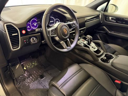Certified 2023 Porsche Cayenne AWD/4WD image 4