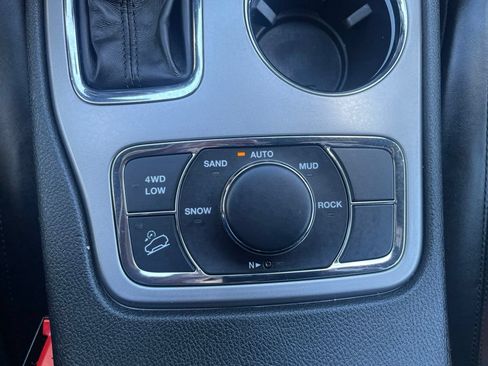 Used 2022 Jeep Grand Cherokee Laredo X AWD/4WD image 19