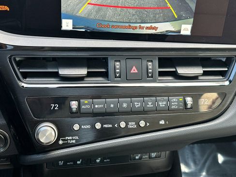 Used 2025 Lexus ES 300h w/ Premium Package image 23