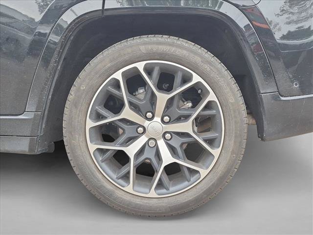Used 2022 Jeep Grand Cherokee Summit AWD/4WD image 9