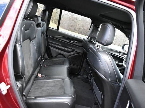 Used 2024 Jeep Grand Cherokee Altitude image 31