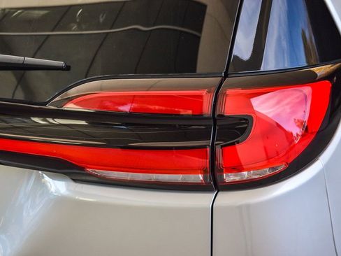 New 2026 Chrysler Pacifica Limited w/ S Appearance Package image 7