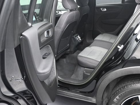 Used 2023 Volvo XC40 B4 Core FWD image 13