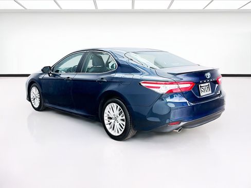 Used 2018 Toyota Camry XLE FWD image 6