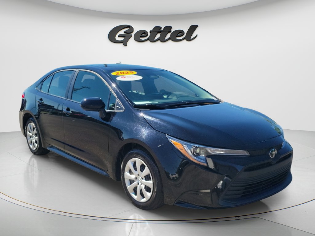 Used 2025 Toyota Corolla LE FWD image 3