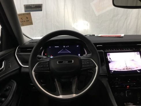 Used 2023 Jeep Grand Cherokee L Limited AWD/4WD image 30