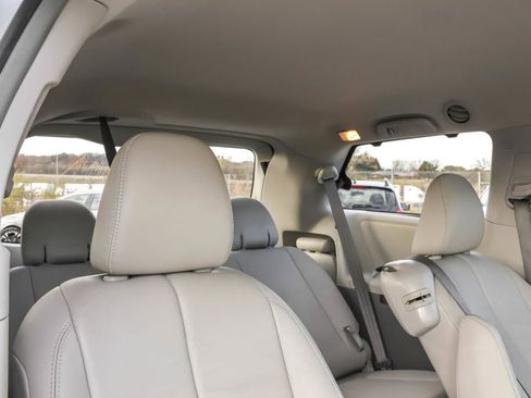 Used 2014 Toyota Sienna XLE image 30