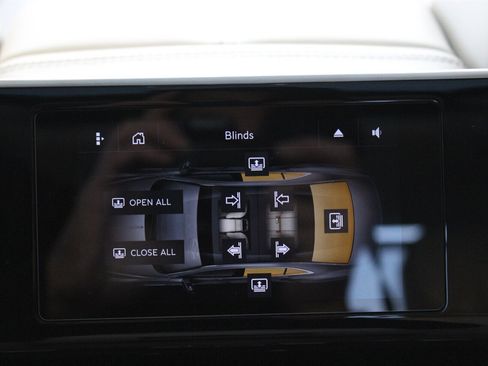 Used 2021 Bentley Flying Spur W12 image 16