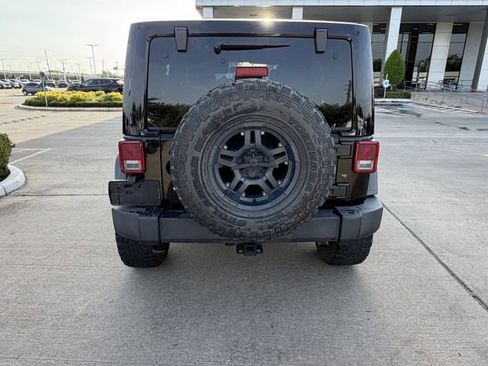 Used 2013 Jeep Wrangler Unlimited Sahara w/ Connectivity Group image 6