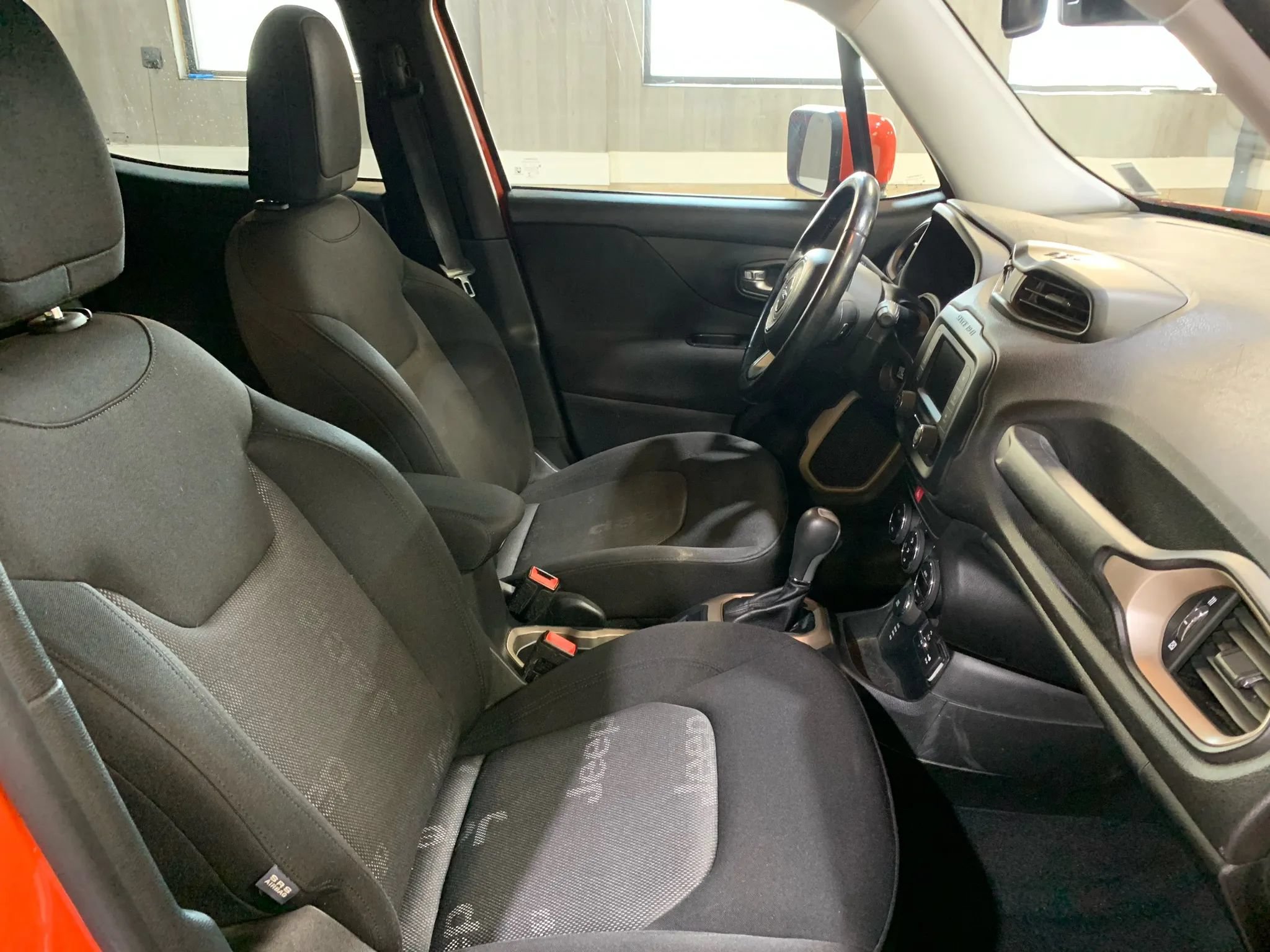 Used 2016 Jeep Renegade Latitude w/ Popular Equipment Group AWD/4WD image 19