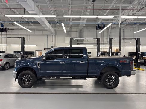 Used 2017 Ford F250 XLT w/ XLT Premium Package AWD/4WD image 9