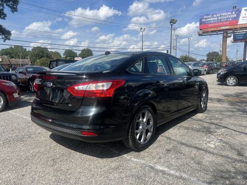 Used 2014 Ford Focus SE w/ Equipment Group 201A image 6