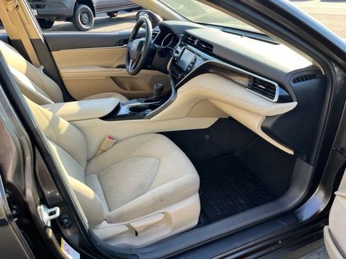 Used 2018 Toyota Camry LE w/ Convenience Package FWD image 20
