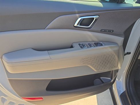New 2026 Kia Carnival EX FWD image 18