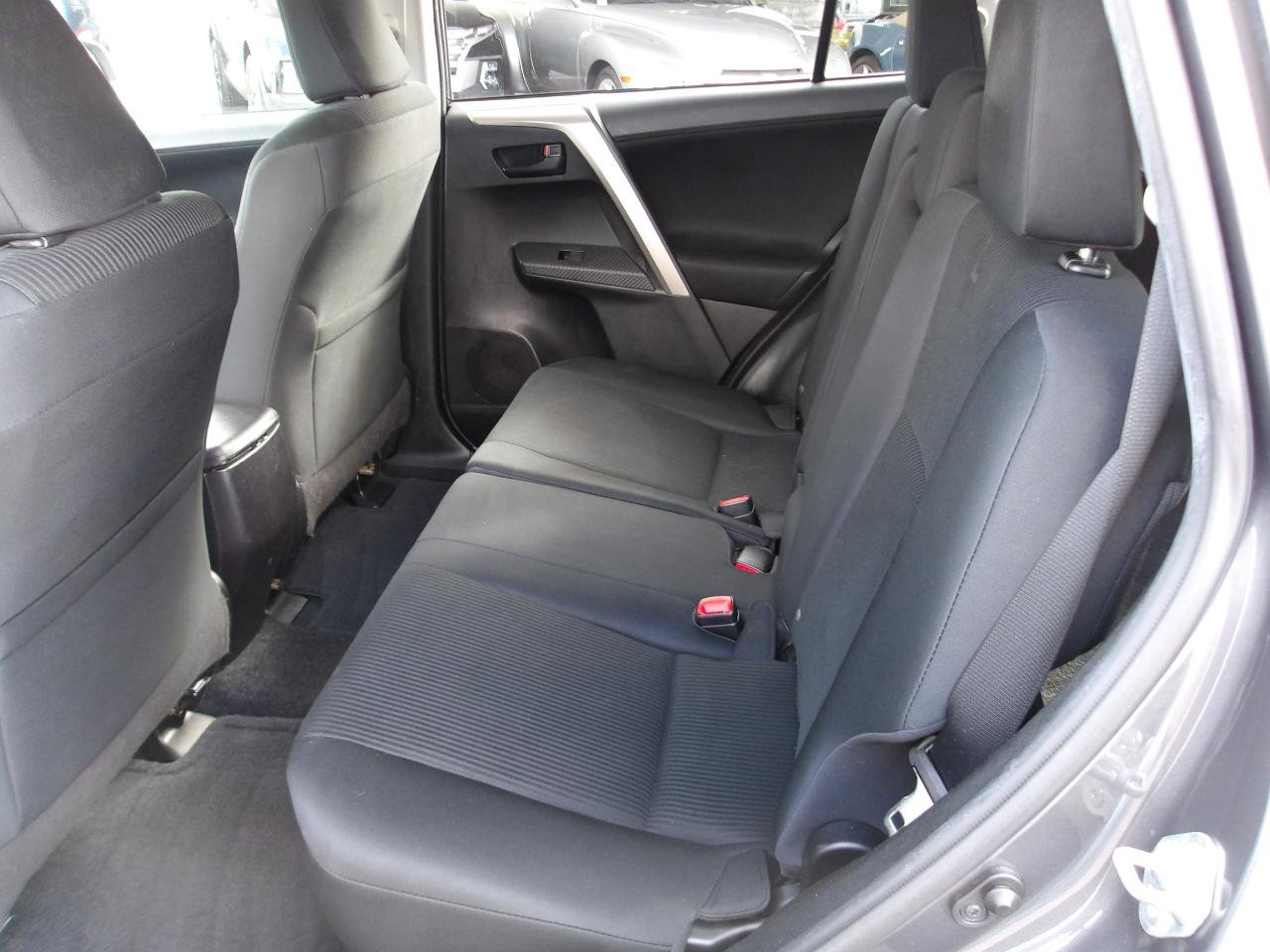Used 2015 Toyota RAV4 LE AWD/4WD image 10