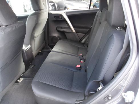 Used 2015 Toyota RAV4 LE AWD/4WD image 10