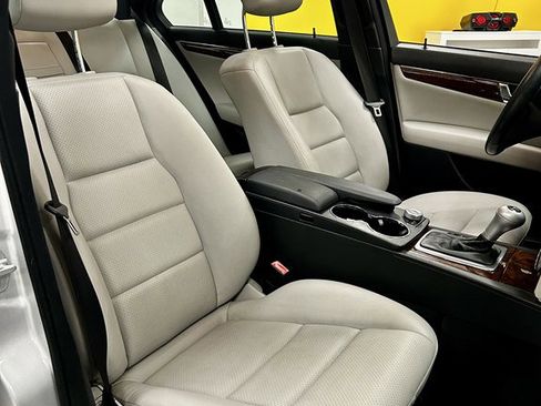 Used 2010 Mercedes-Benz C 300 Sedan image 15