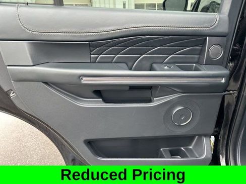 Used 2023 Ford Expedition Platinum AWD/4WD image 32