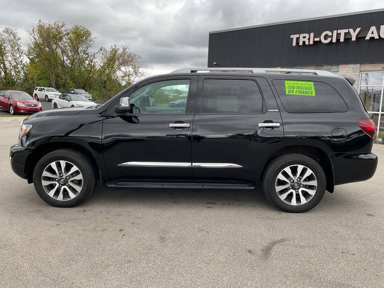 Used 2018 Toyota Sequoia Limited w/ Safety & Convenience Package AWD/4WD image 3